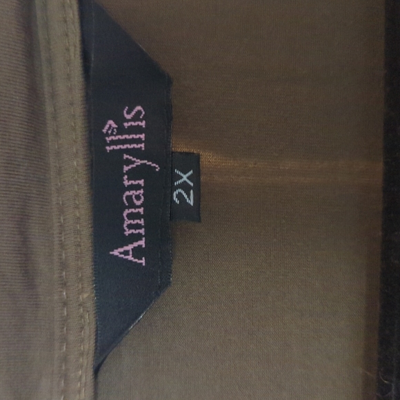 Woman's tshirt - Picture 2 of 2